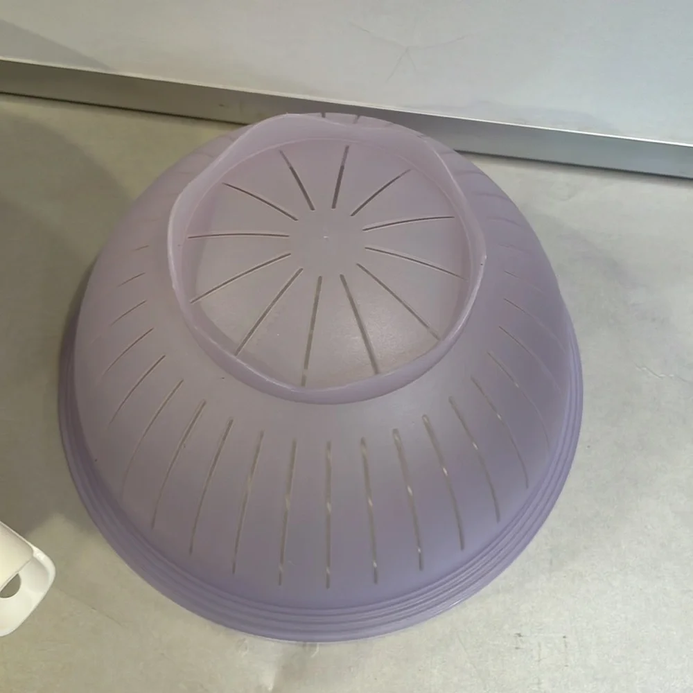 Tupperware colanders (2)